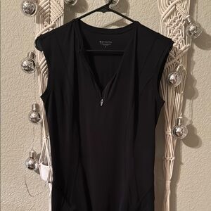 Athleta Black Sleeveless Fitted Tank Top